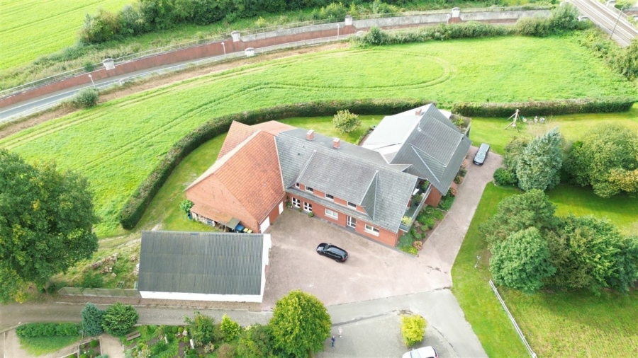 Vogelperspektive - Mehrfamilienhaus als Renditeobjekt in greifbarer Nähe zum Dümmer See