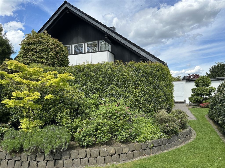 Gartenanlage mit Natursteinen - Zwei Immobilien in TOP gepflegtem Zustand, mit viel Perspektive