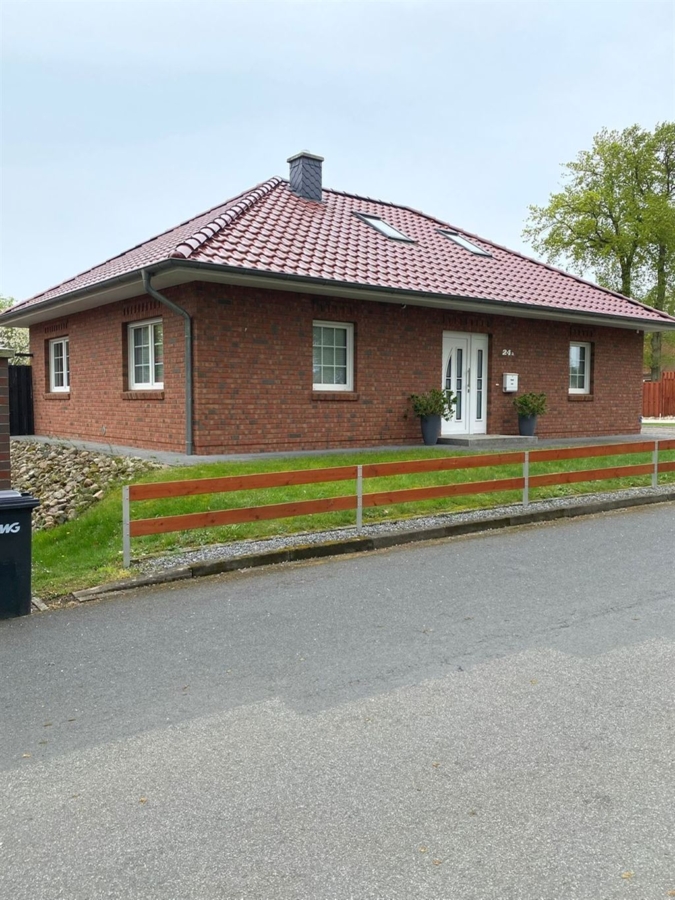 Bungalow - Junger stilvoller Bungalow, Bj. 2016, Solar, Kamin, Gute Lage. Sofort Verfügbar