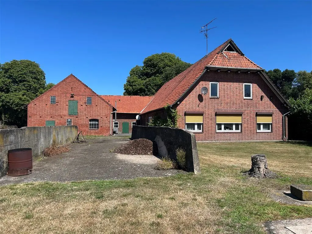 Wohnhaus von hinten mit Blick auf die angrenzende