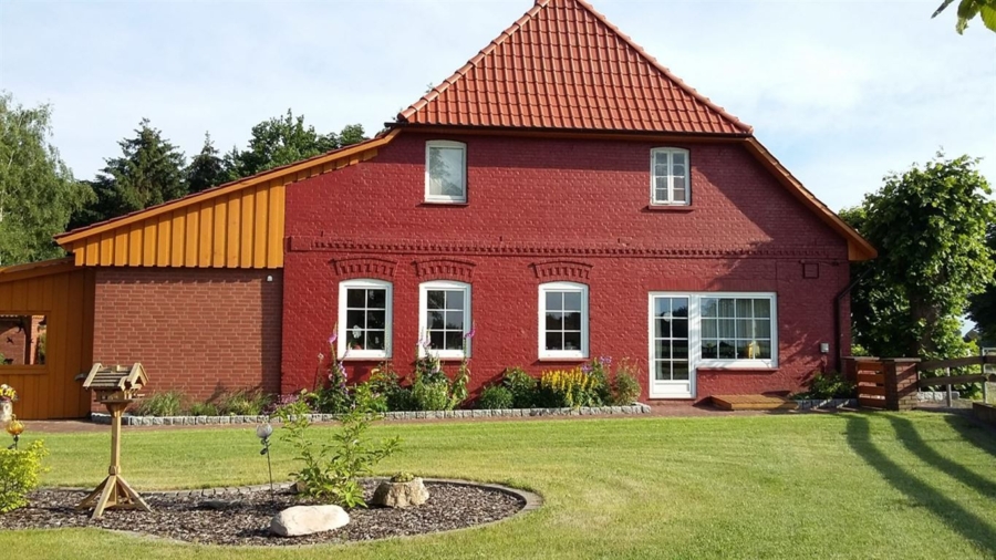Ansicht von hinten - Charmantes Bauernhaus mit großzügigen 7.241m², Ihr Traum vom Landleben!