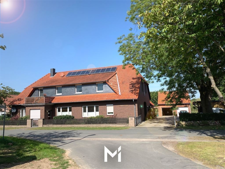 Straßenansicht - Sehr großzügiges Bauernhaus auf 2 Etagen mit viel Platz – Pferdehaltung möglich!