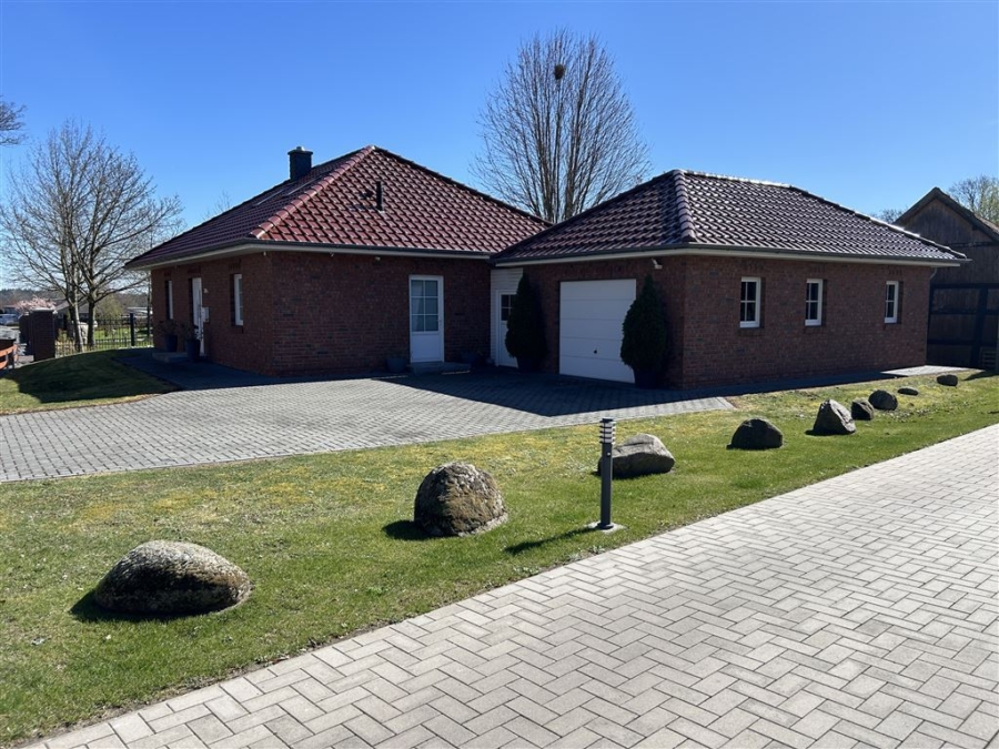 Bungalow mit Garage - Junger Bungalow mit Charme u. Qualität für die Familie oder für Senioren in zentraler ruhiger Lage