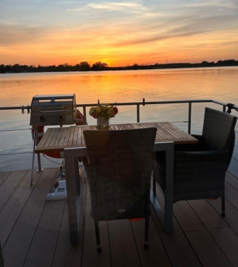 Ein Zuhause, auf dem Wasser oder im Hafen, exklusives Hausboot Neubau 2023, 17194 Jabel b Waren, Ferienhaus