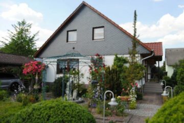 Einzigartiges Wohnhaus mit Schwimmhalle wartet auf Sie … Teilfinanzierung möglich – Preis auf Anfrage !, 31535 Neustadt am Rübenberge, Einfamilienhaus