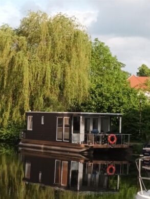 Ein Zuhause, auf dem Wasser oder im Hafen, exklusives Hausboot Neubau 2023, 17194 Jabel b Waren, Ferienhaus