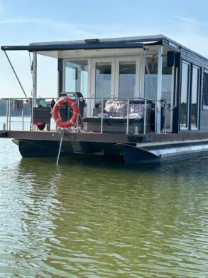 Ein Zuhause, auf dem Wasser oder im Hafen, exklusives Hausboot Neubau 2023, 17194 Jabel b Waren, Ferienhaus
