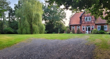 Historisches Niedersachsenhaus mit ca. 10 ha. Hof- u. arrondierte Ackerfläche in Alleinlage, 31613 Wietzen, Anwesen